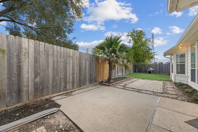 Building Photo - 17206 Stonebridge Trail