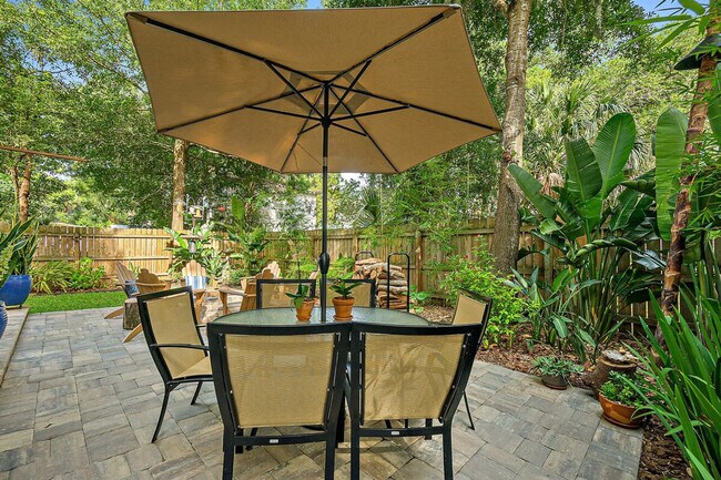 Building Photo - 27 Desoto Pl