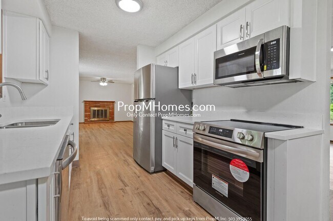 Building Photo - 5870 SW 192nd Ave
