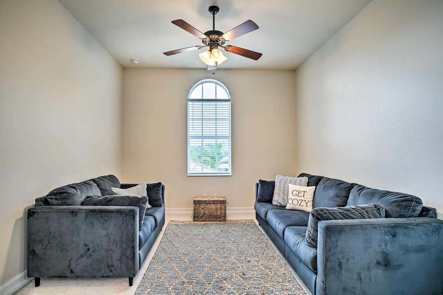 Building Photo - 6096 Dogleg Dr