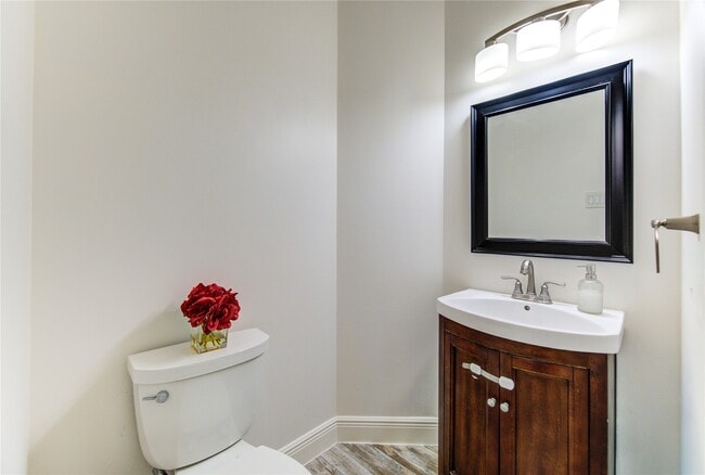 Building Photo - 1115 Enclave Square E