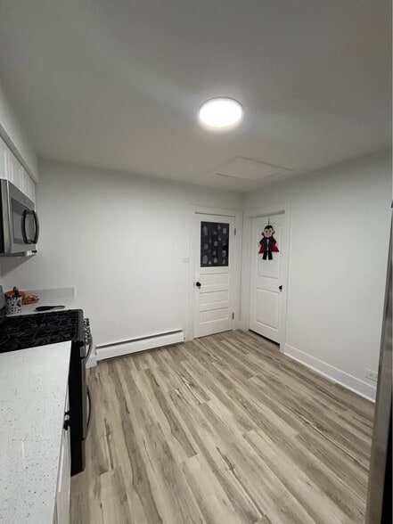 Building Photo - 4915 Egandale Ave