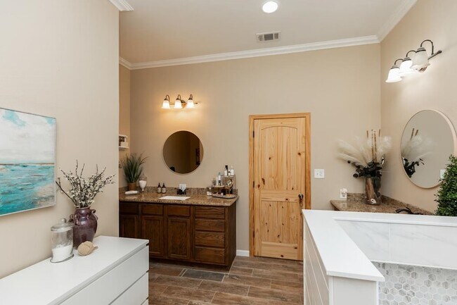 Building Photo - 6805 Aquarius
