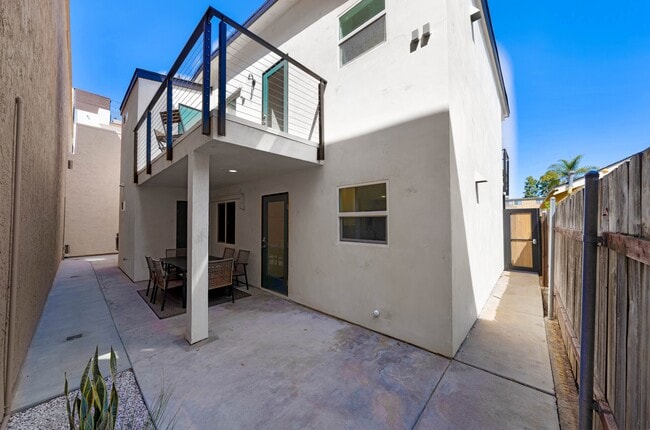 Building Photo - 4062 Goldfinch St