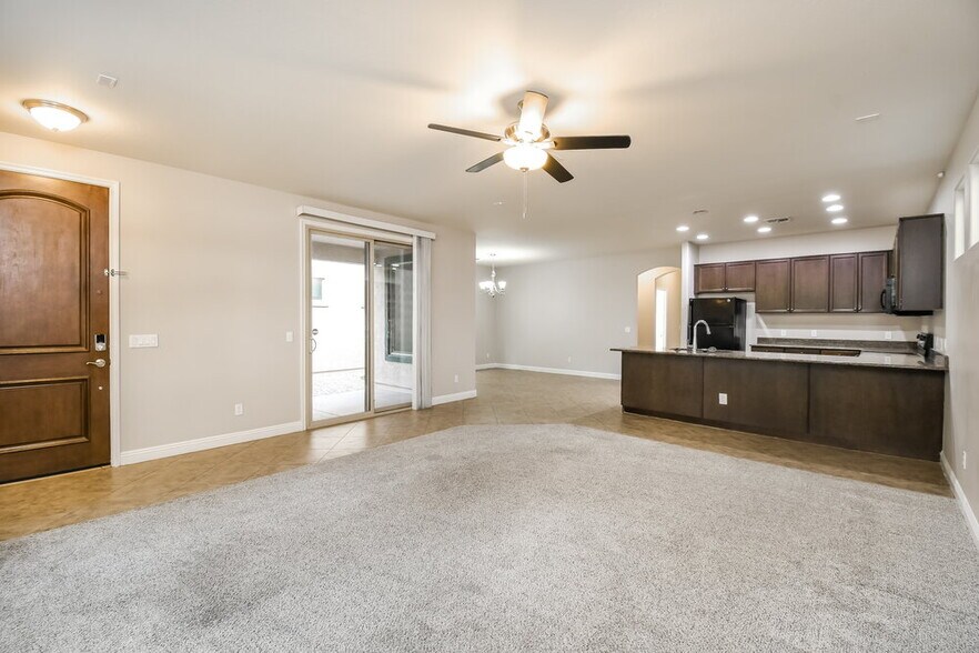 Building Photo - 3316 E Orchid Ln