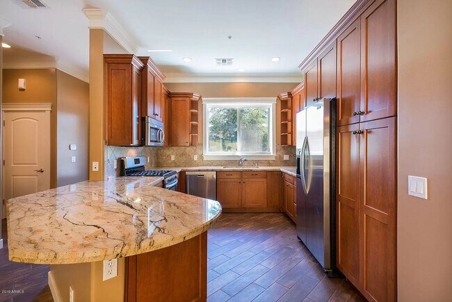Building Photo - 3 Bed | 3.5 Bath - Biltmore Luxury Townhom...