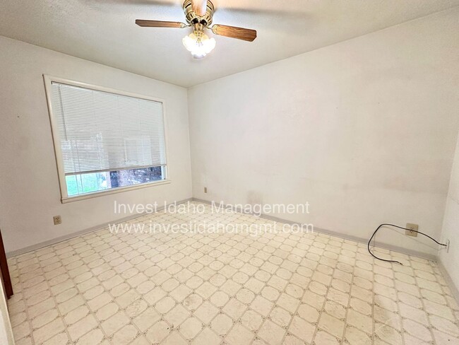 Building Photo - 2518 W Orchard Ave
