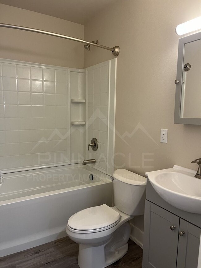 Building Photo - 1-5 1/2 Chicago Ave