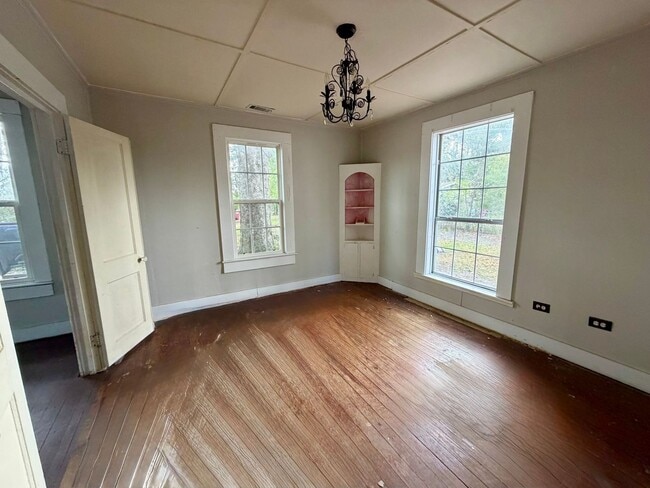 Building Photo - 2 Bed 1 Bath House