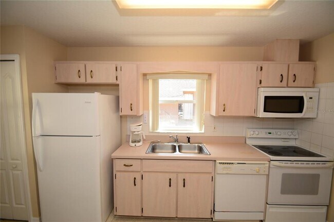 Building Photo - 4 Wheeler Pl