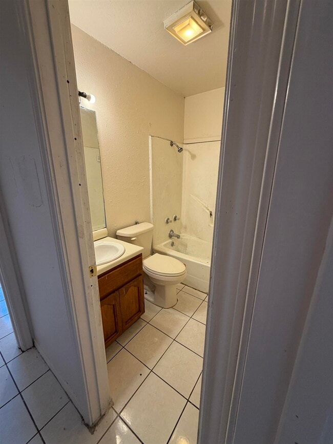 Building Photo - 2605 Springfield Ave