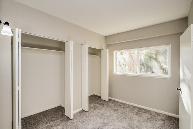 Building Photo - 351 E Thomas Rd