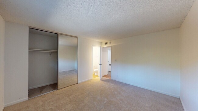 Building Photo - 998 Ignacio Blvd