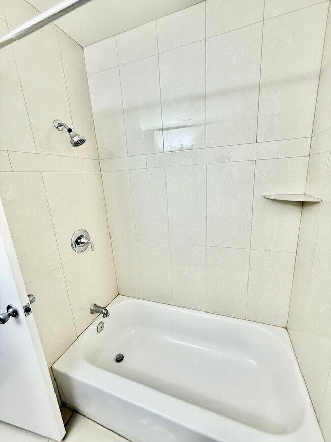 Building Photo - 3466 Siskiyou Cir
