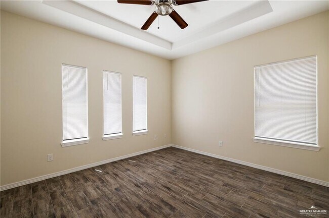 Building Photo - 10 Hiawatha Dr