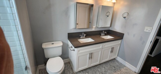 Building Photo - 1024 Cloverdale Ave