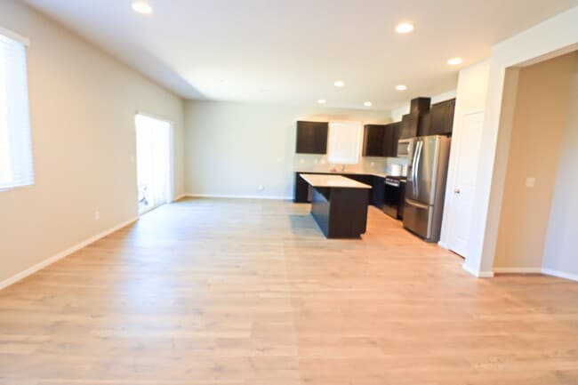Building Photo - 3/2.5 Home in SE Bend with access to commu...