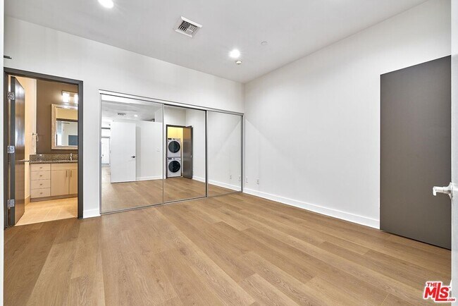 Building Photo - 3810 Wilshire Blvd