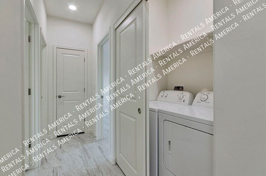 Building Photo - 3727 N Stone Ave