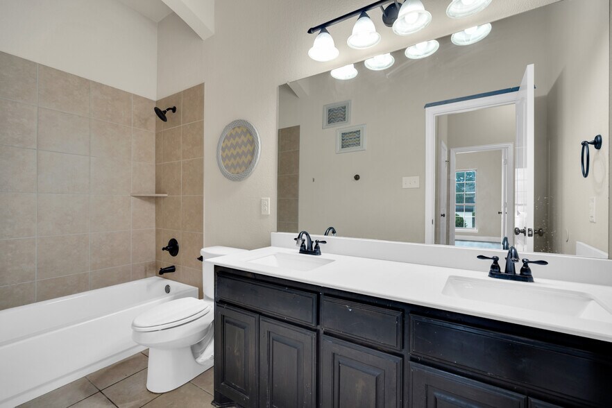 Building Photo - 437 Whispering Willow Dr