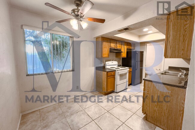 Building Photo - 2Bed/1.5Bath Ground Floor Townhouse at Glendale Ave/27th Ave! Ready for Immediate Move-In! -- GAR...