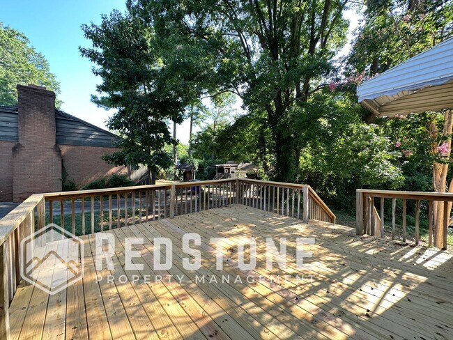 Building Photo - 817 Oakley St