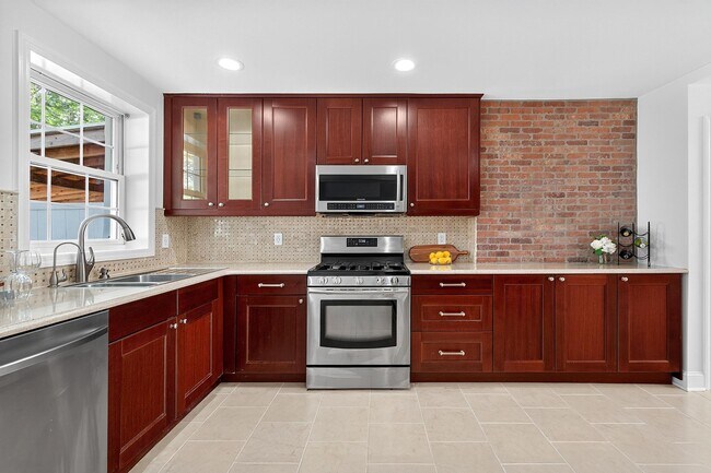 Building Photo - 382 Webster Ave