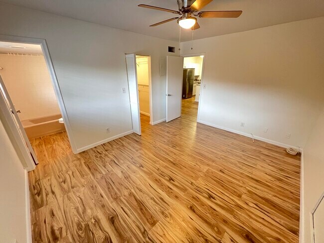 Building Photo - 306 E Ocean Ave