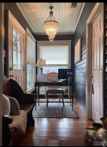 Building Photo - 717 Acadia St