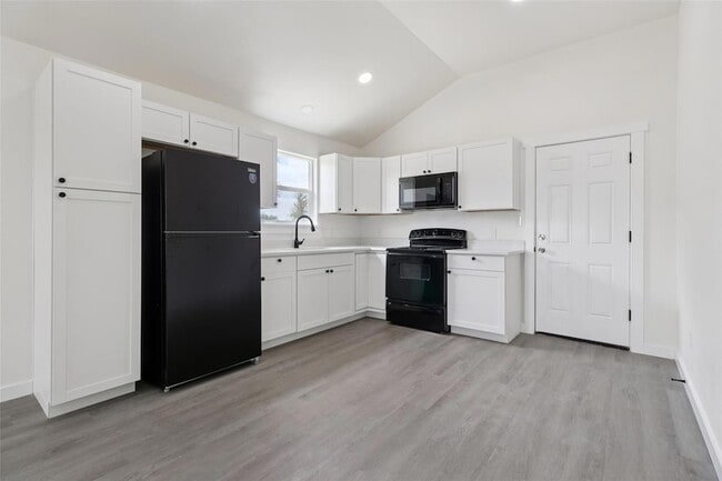 Building Photo - 1087 Schubert Ln