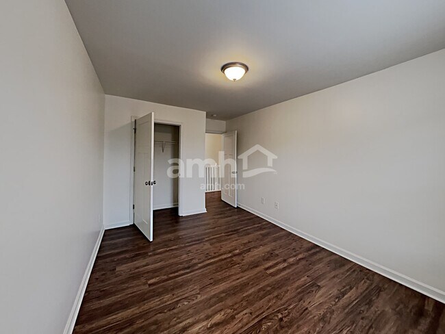 Building Photo - 2036 Farm Pond Wy