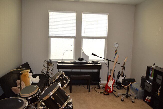 Building Photo - 904 Campfire Cir