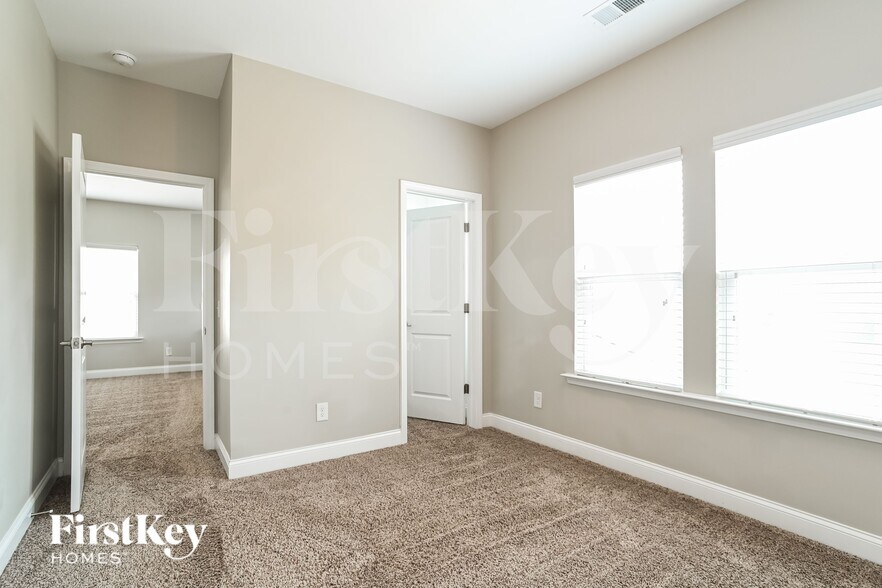Building Photo - 112 Keats Aly