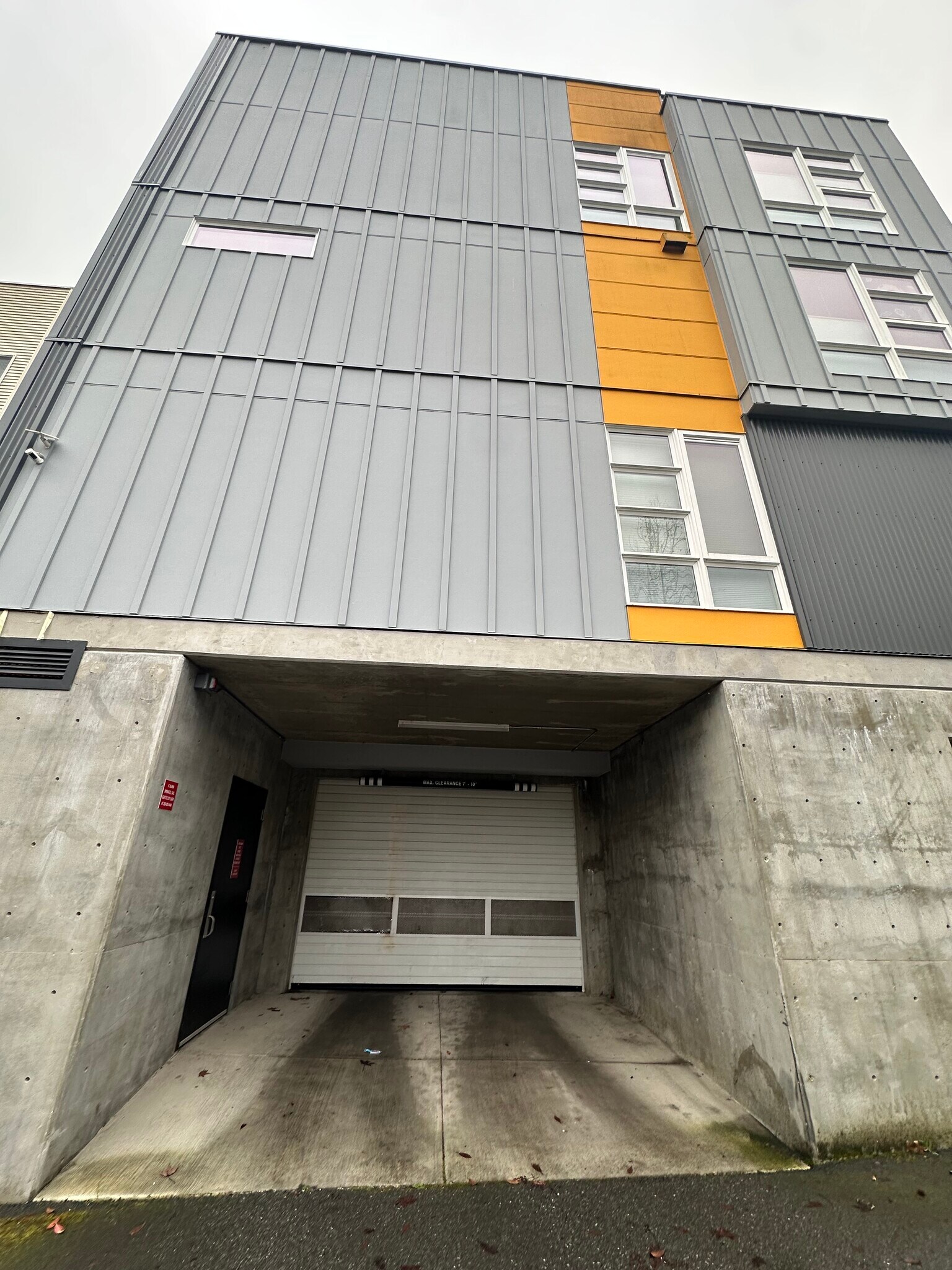 Building Photo - 11208 Pinehurst Way NE