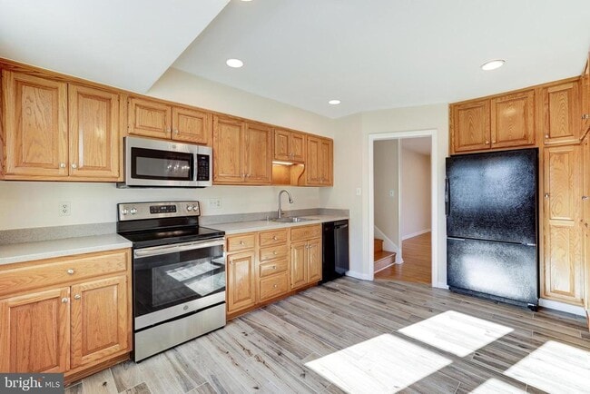 Building Photo - 1013 Westbriar Dr NE