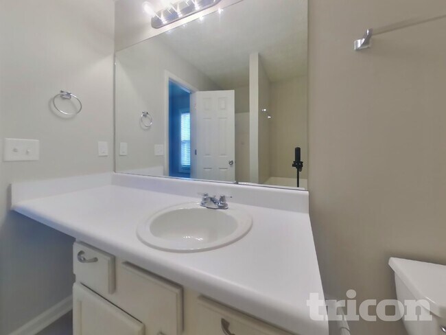 Building Photo - 217 White Pine Ln