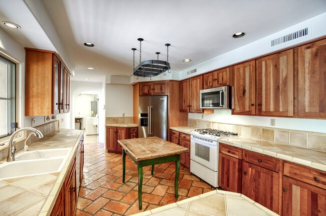 Building Photo - 4049 N 57th Pl