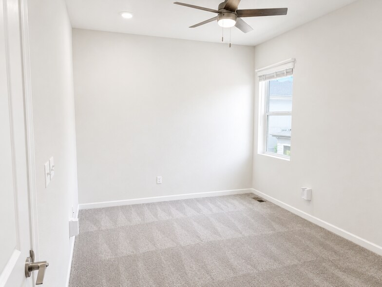 Building Photo - 8054 Sterling Ranch Ave