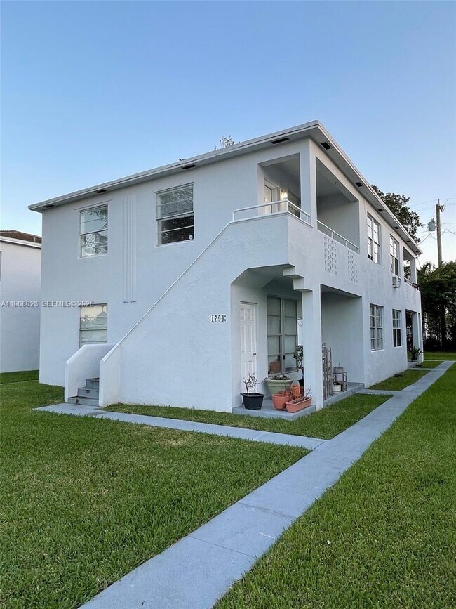 Building Photo - 1794 Normandy Dr