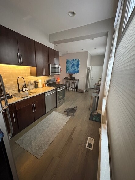 Kitchen - 2336 N Southport Ave