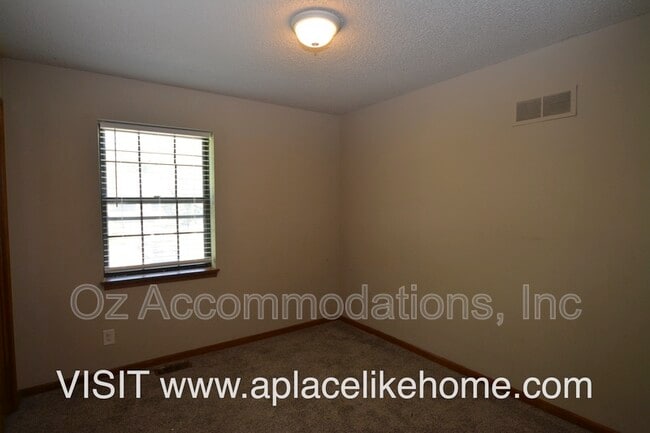 Building Photo - 8503 Sarah Ln