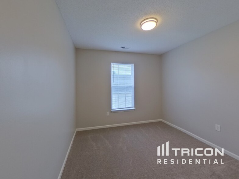 Building Photo - 2416 Smugglers Ct
