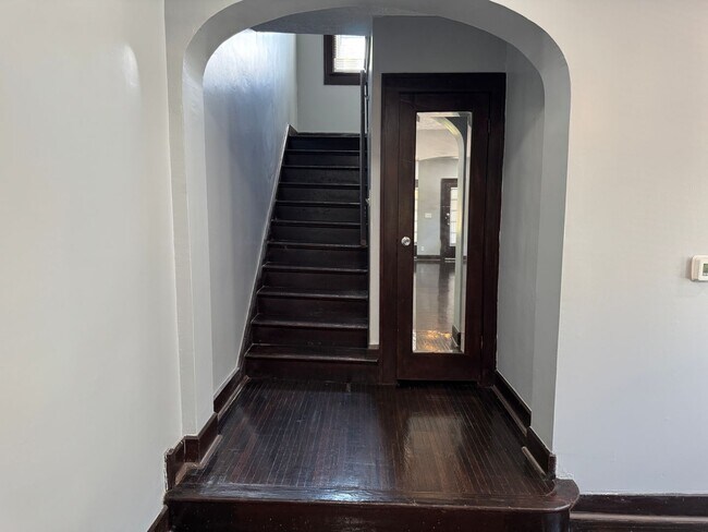Building Photo - 712 Dequincy St