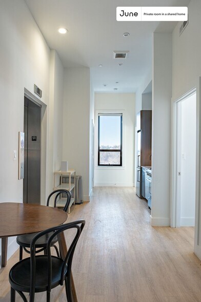 Building Photo - Room in Shared 4 bed/2 bath home in Dupont Circle