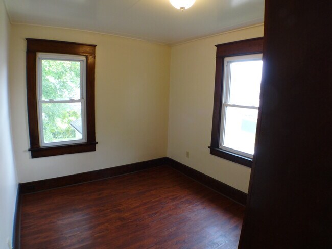 Building Photo - Nice Home in a Good Downtown Location with...