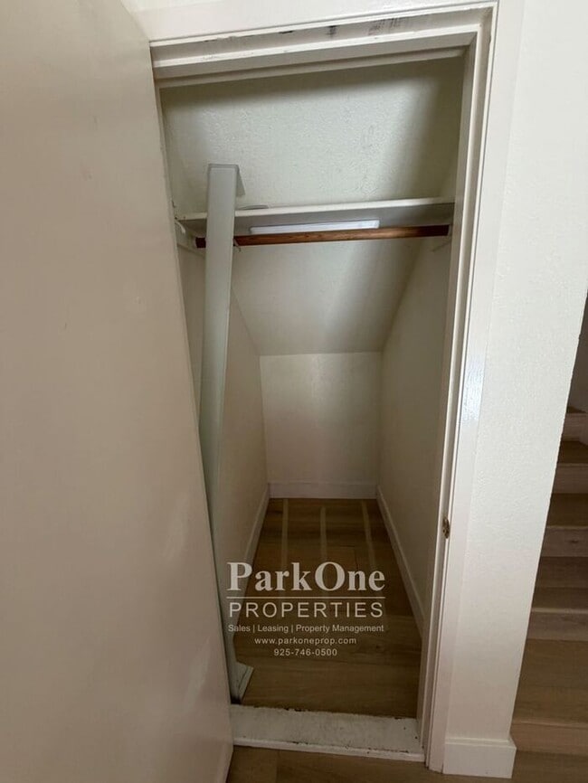 Building Photo - Two Bedroom Town House Walking Distance to Downtown Lafayette