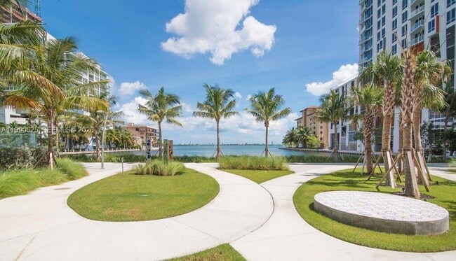 Building Photo - 460 NE 28th St