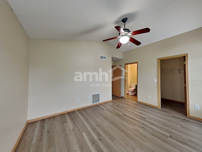 Building Photo - 2130 Winding Hollow Dr