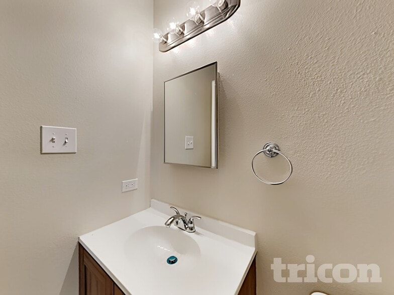 Building Photo - 6850 Misty Field Dr