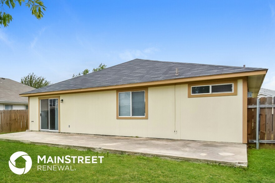 Building Photo - 4846 Dahlia Terrace